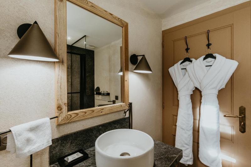 Double Room with Garden View image 3