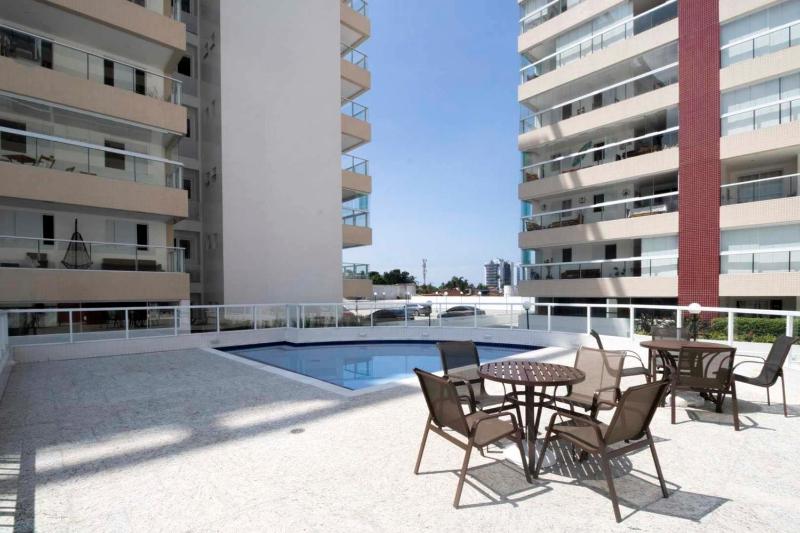 Apto com lazer completo a 500m da Praia da Enseada - image 10