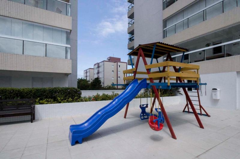 Apto com lazer completo a 500m da Praia da Enseada - image 12