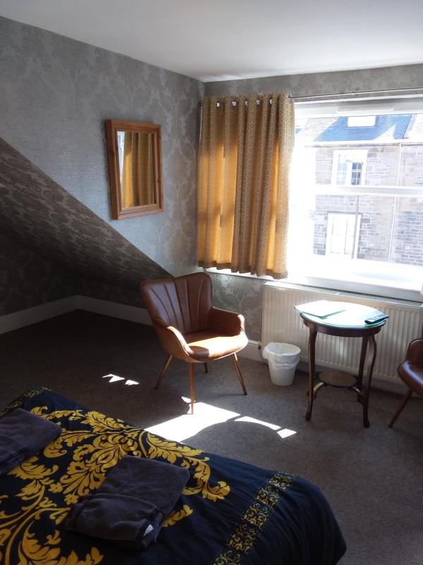 Double or Twin Room image 3