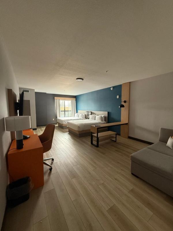 One Room Suite with Two Queen Beds and Sofa bed - Non Smoking image 2