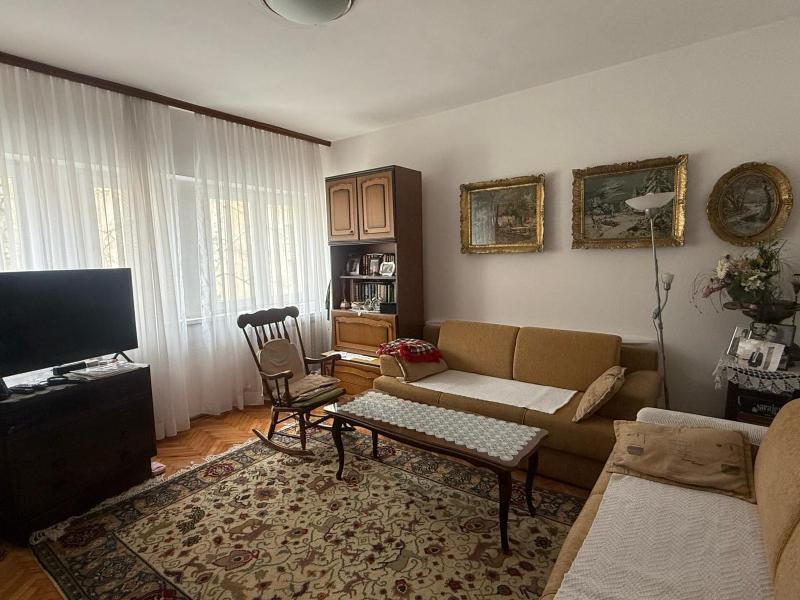 Grandma's City Center Apartment - image 11