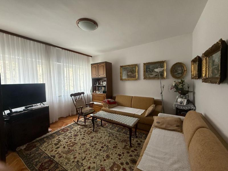 Grandma's City Center Apartment - image 14