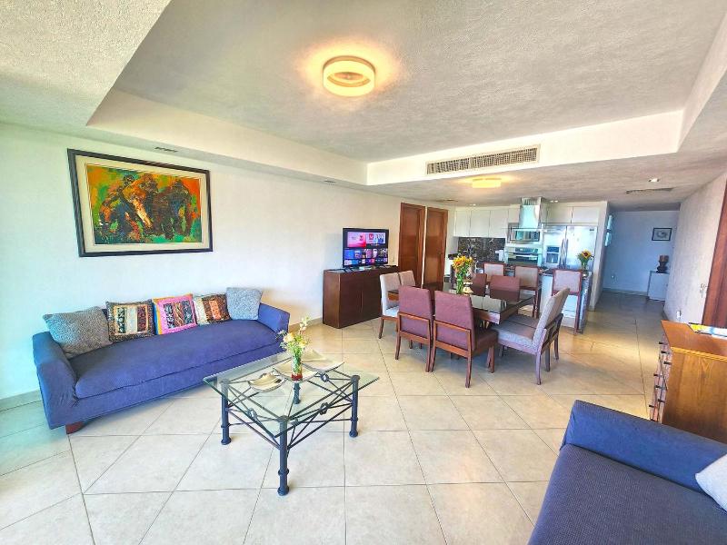 Amazing views beachfront Grand Venetian - image 6