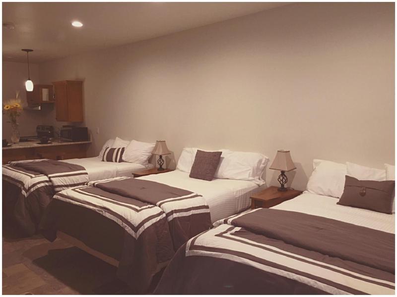 Superior Triple Room image 2