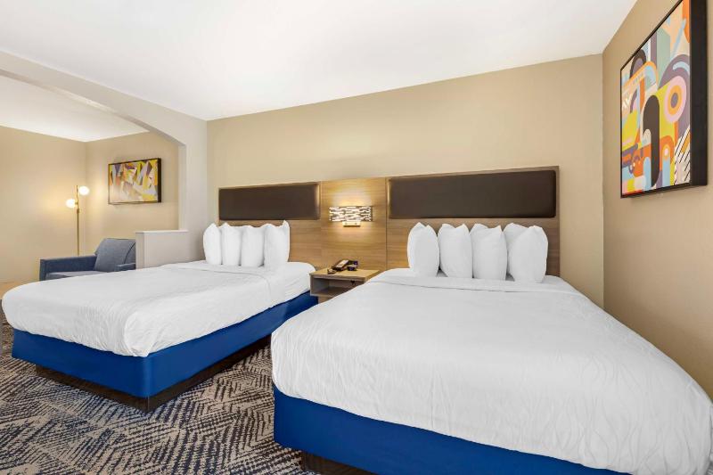 Queen Suite with Two Queen Beds and Sofa Bed image 2