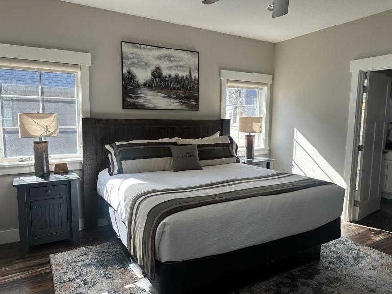 5 Bedroom Lake House image 4