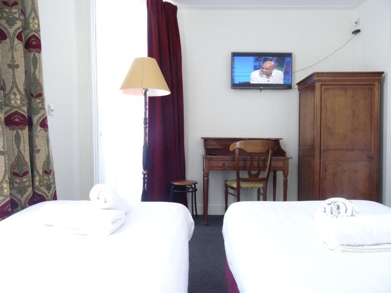 Standard Twin Room with Shower image 3