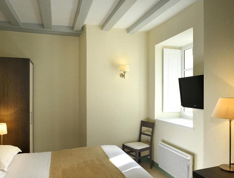 Economy Double Room image 3
