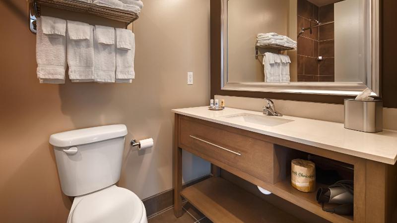 King Suite - Non-Smoking image 3