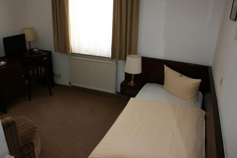 Single Room image 4