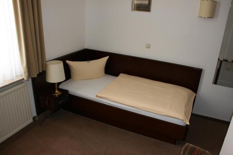 Single Room image 3