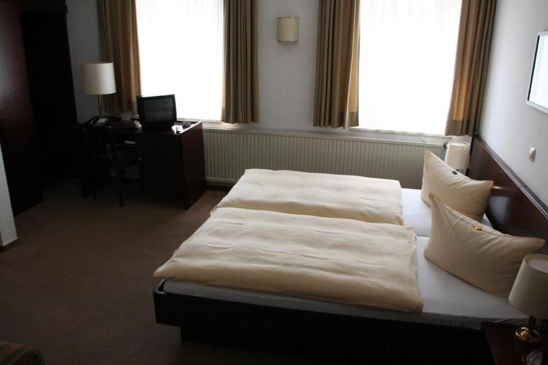 Double or Twin Room image 2