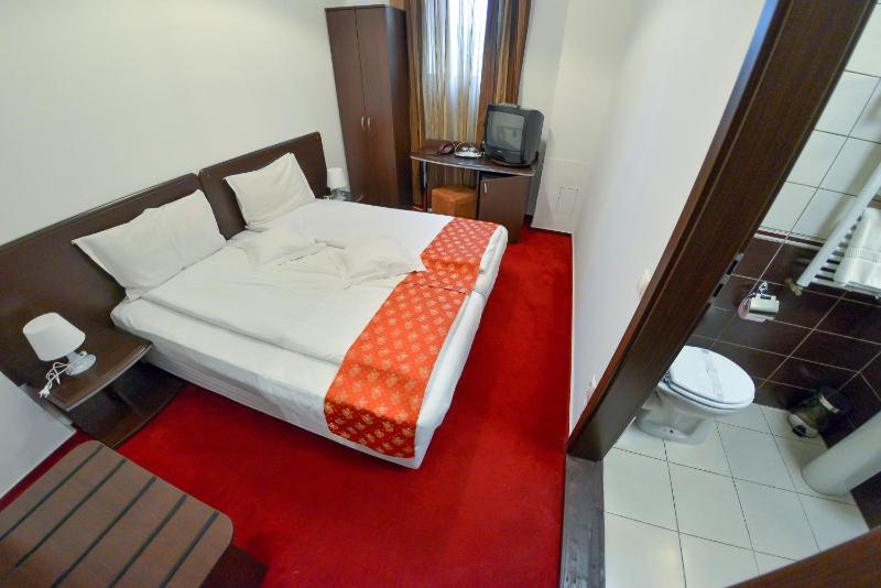 Twin Room image 2