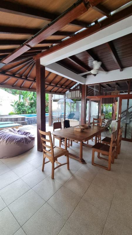 2 Minutes Walk to the Beach 3BR Retreat Villa - image 20