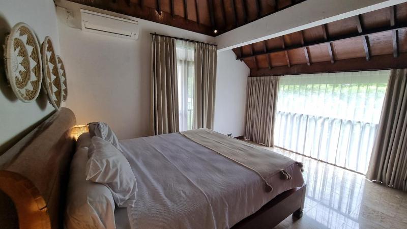 2 Minutes Walk to the Beach 3BR Retreat Villa - image 6
