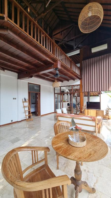 2 Minutes Walk to the Beach 3BR Retreat Villa - image 7