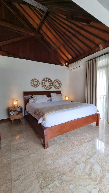 2 Minutes Walk to the Beach 3BR Retreat Villa - image 2