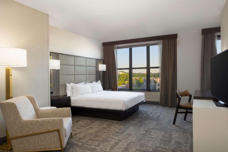 Superior King Room - Non-Smoking image 1