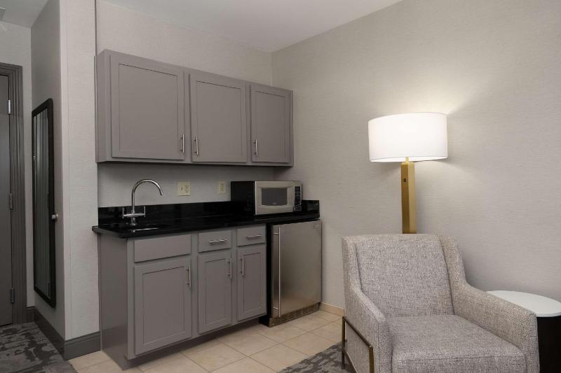 Superior King Room - Non-Smoking image 4