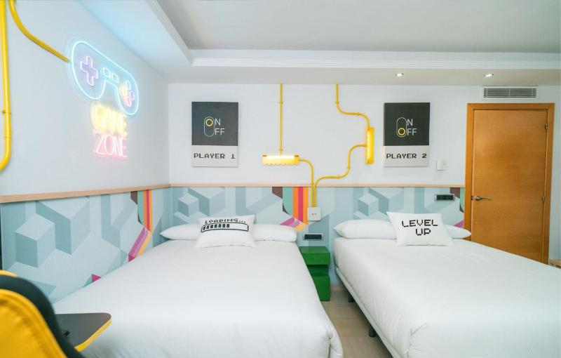 Economy Quadruple Room image 3