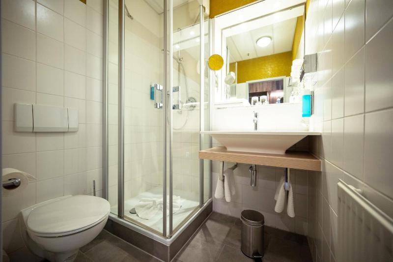 Basic Single Room with Garden View image 1