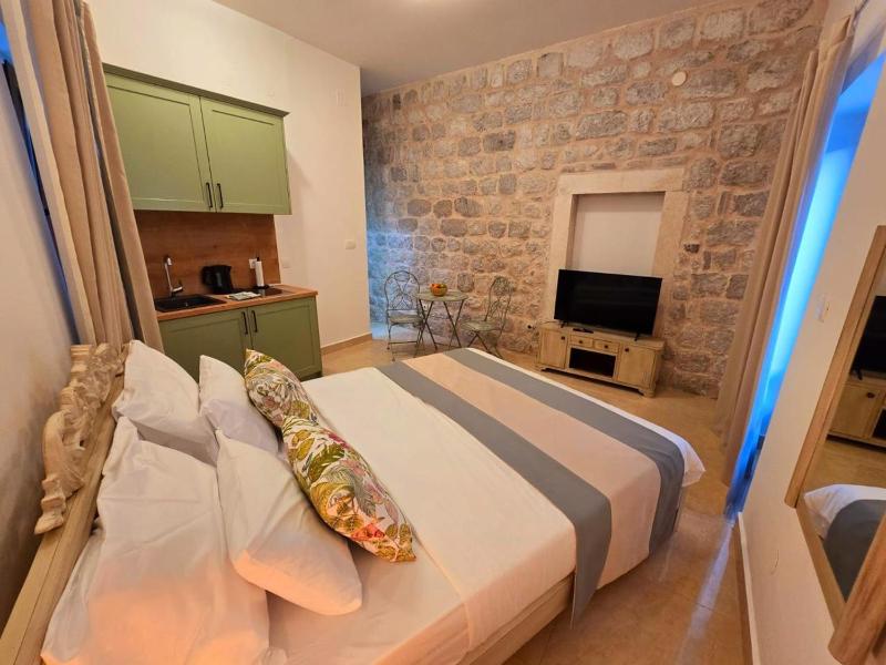 Small Double Room image 2