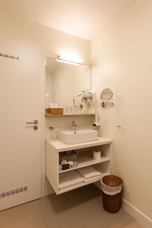 Twin Room image 1