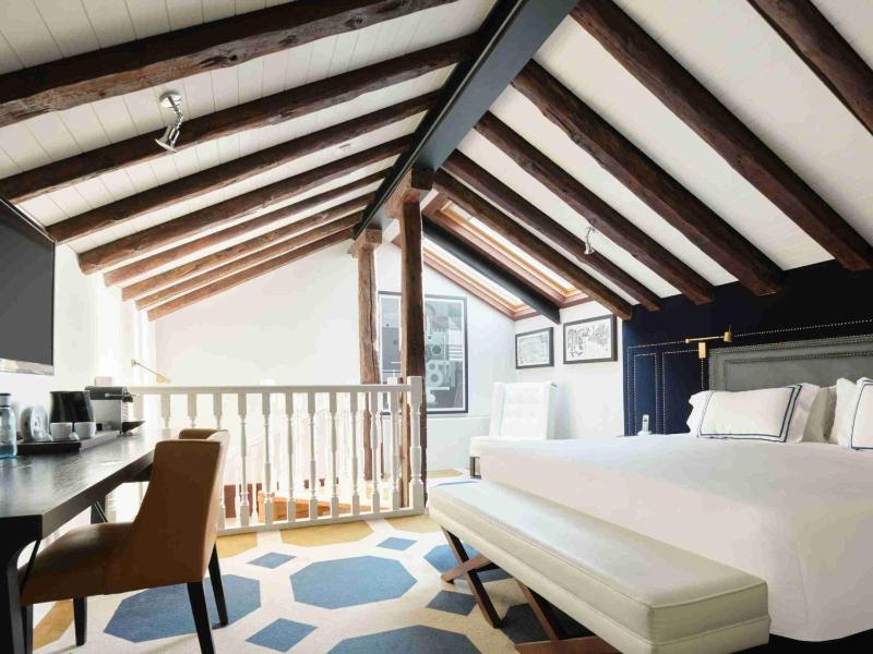 Fabulofts Junior Suite image 3