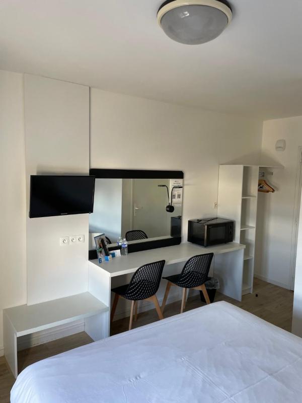 Double Room image 3
