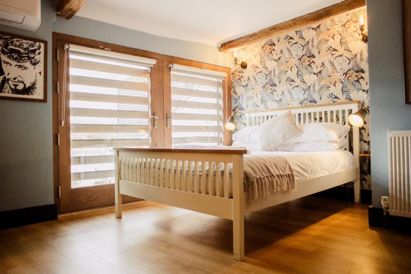 Deluxe Double Room with Shower image 1