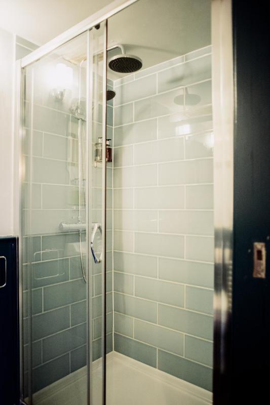 Deluxe Double Room with Shower image 3