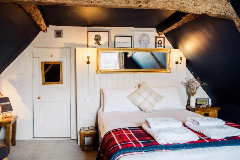 Deluxe Double Room image 3