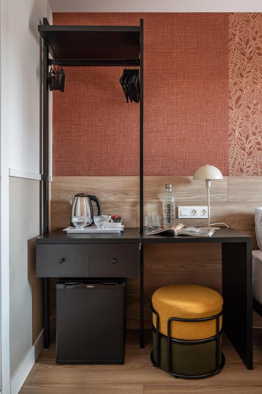 Twin Room with Balcony image 4