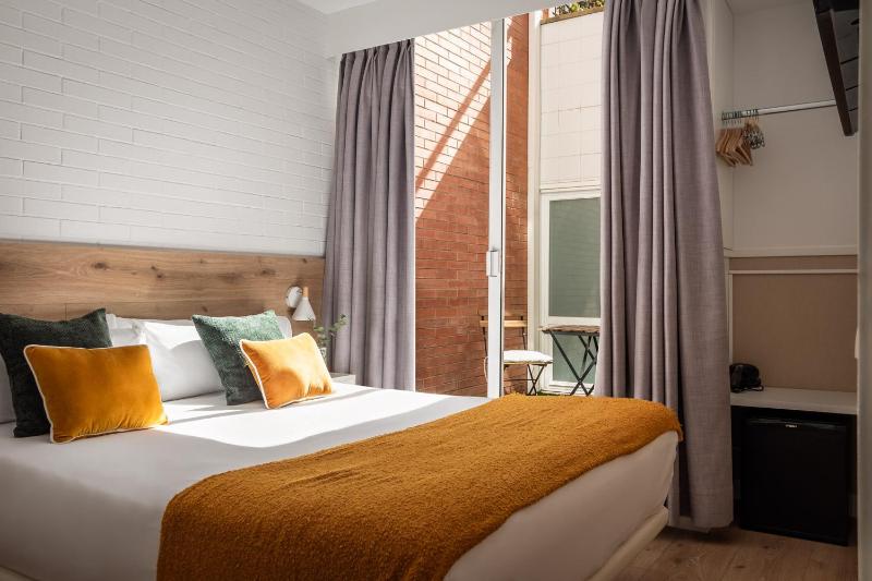 Double Room image 4