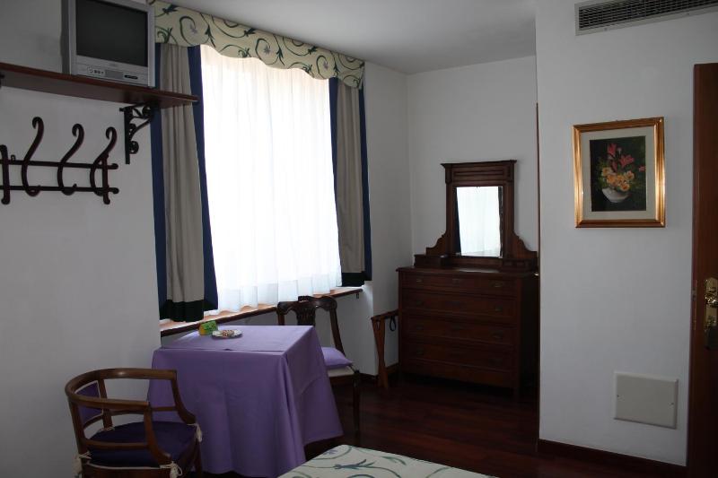 Double or Twin Room image 2