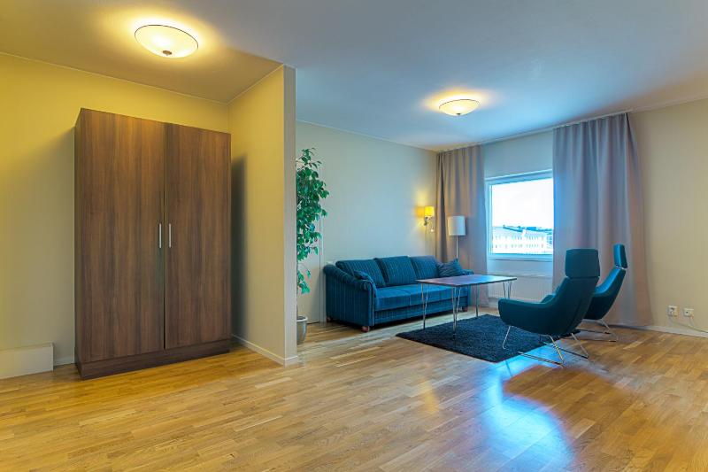 Family Room image 3