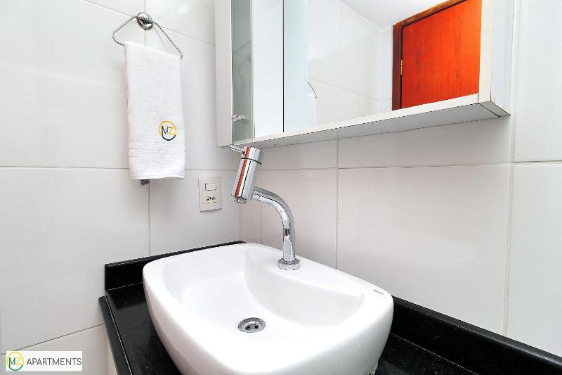 NIce 3 bedrooms apartment w/ 2 suites for 8 people - image 7