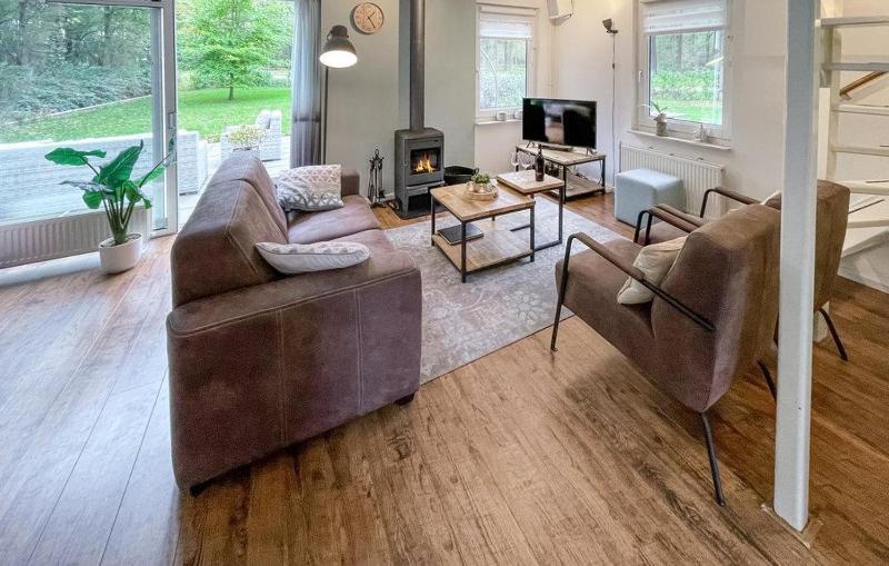 Bungalow with Patio image 1