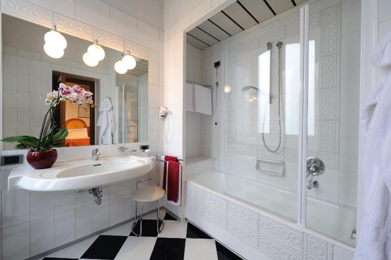 Junior Suite image 1