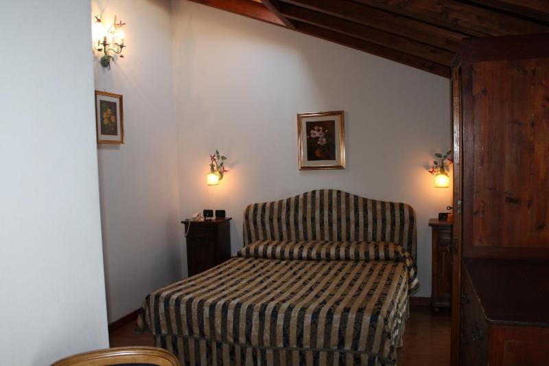 Double or Twin Room image 3