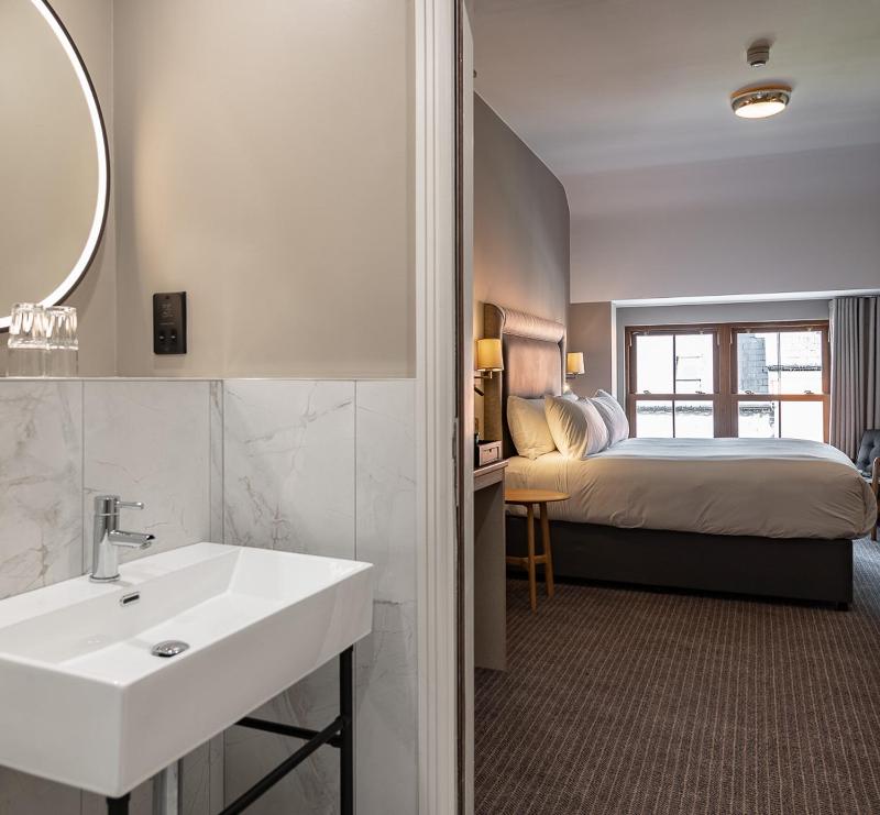 Double Room image 1