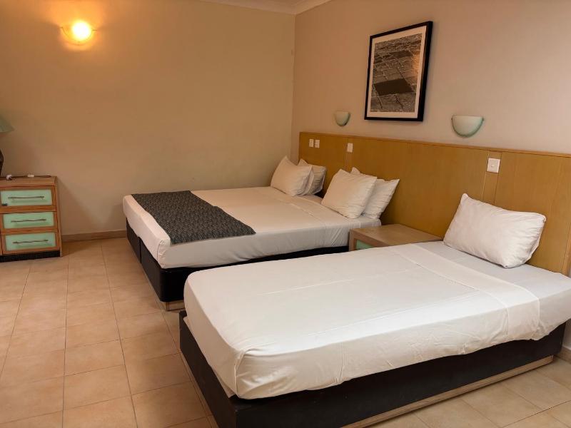 Triple Room with Balcony (3 Adults + 1 Child) image 4