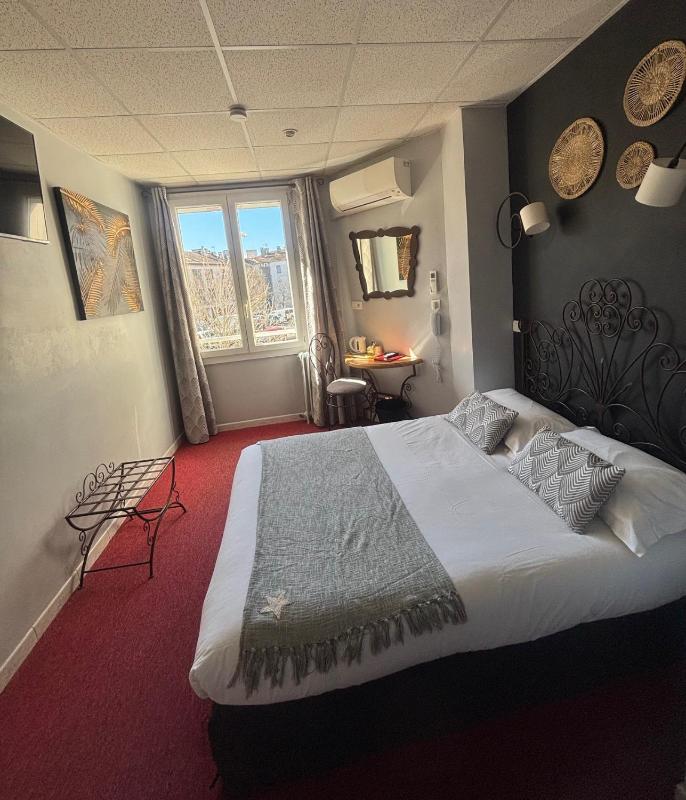 Double Room image 3