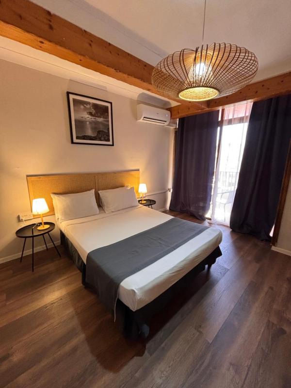 Deluxe Double Room image 4