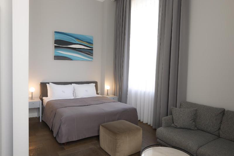 Large Double Room image 1