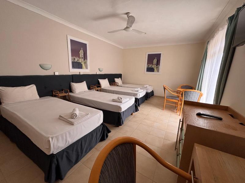 Quadruple Room image 4