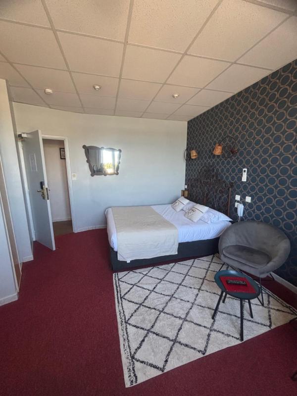 Superior Double Room with Rhône View image 4
