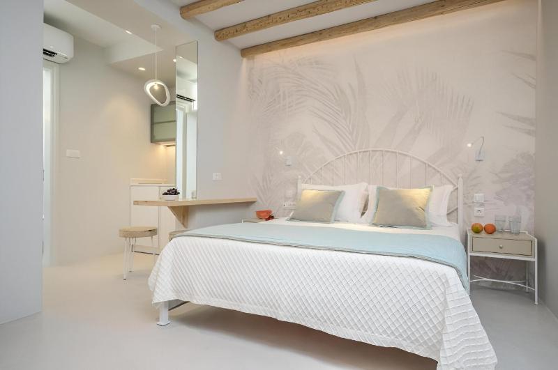 Double Room - Semi Basement image 2