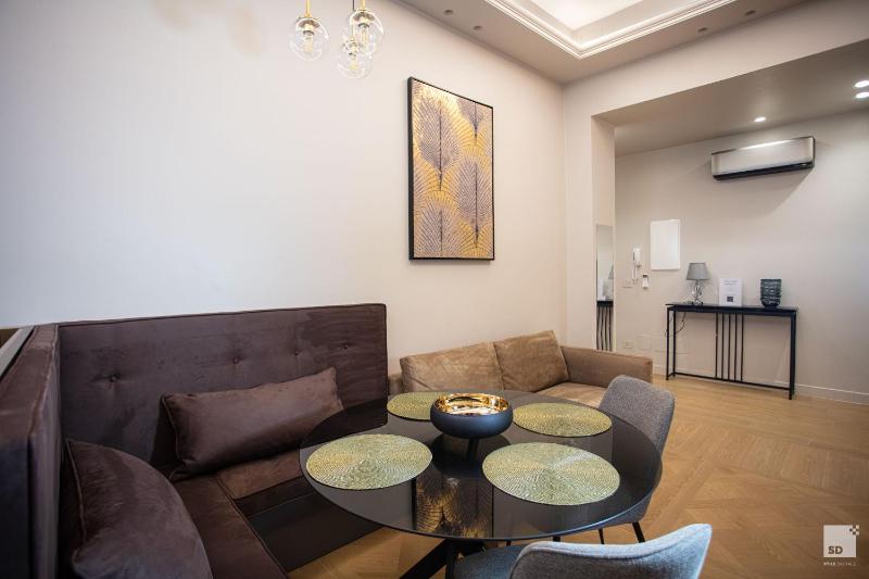 Cavour Suite Apartments - image 8